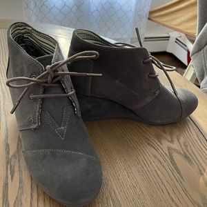 Toms wedges